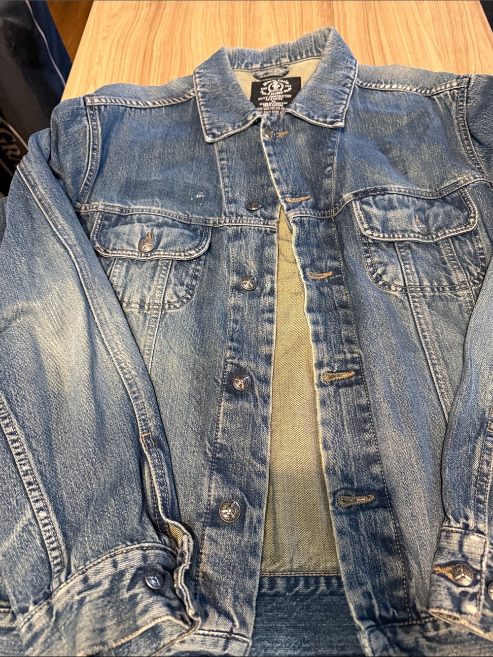 Classic Blue Denim Jacket with Button-Front Closure